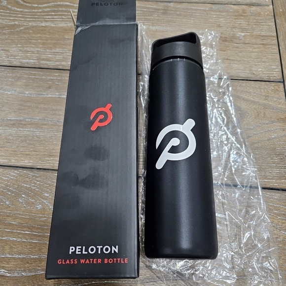 Peloton Glass Water Bottle 16 OZ Non Slip, NIB - Picture 2 of 5